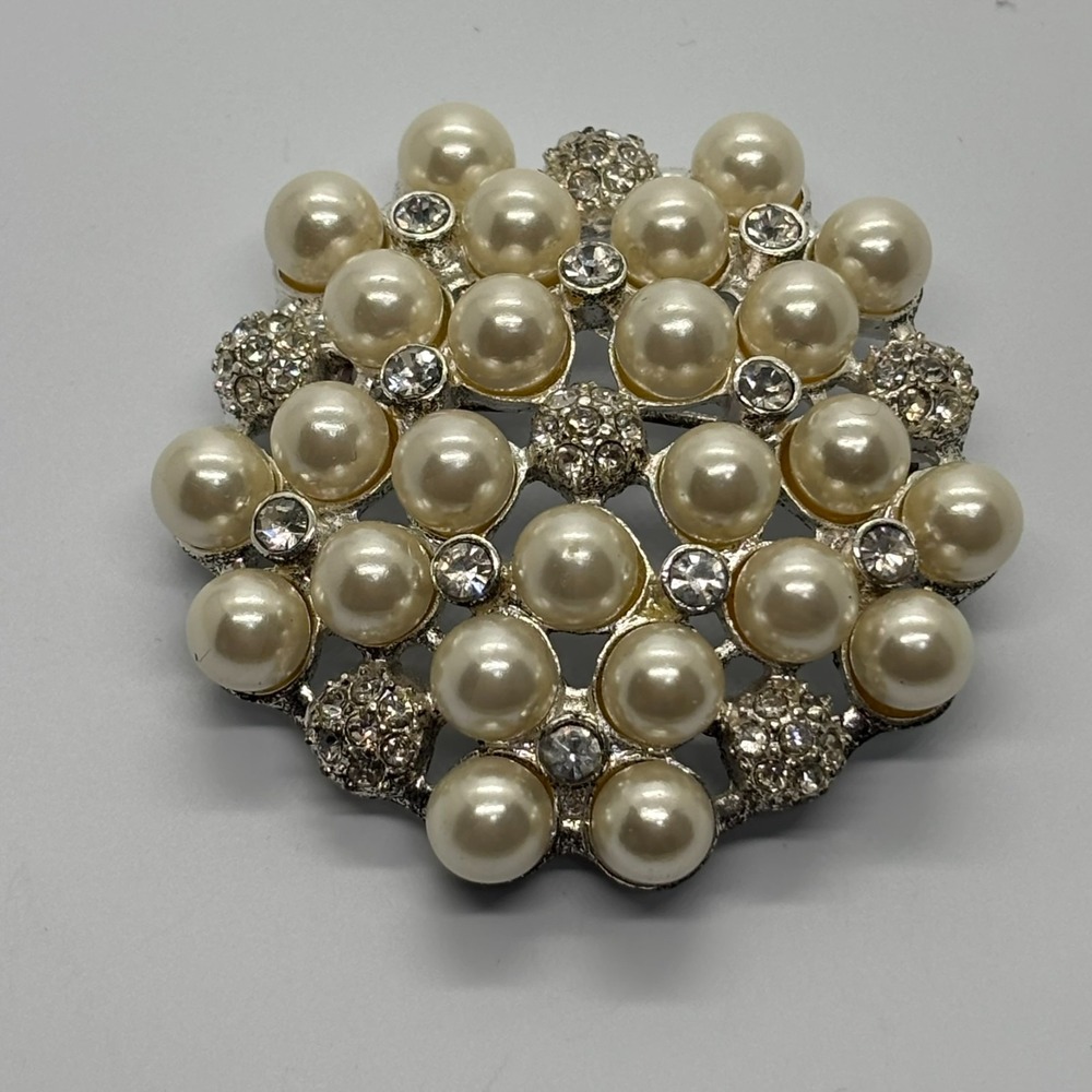 Brooch‎ Silver Tone Clustered Pearl Avon 125th Anniversary